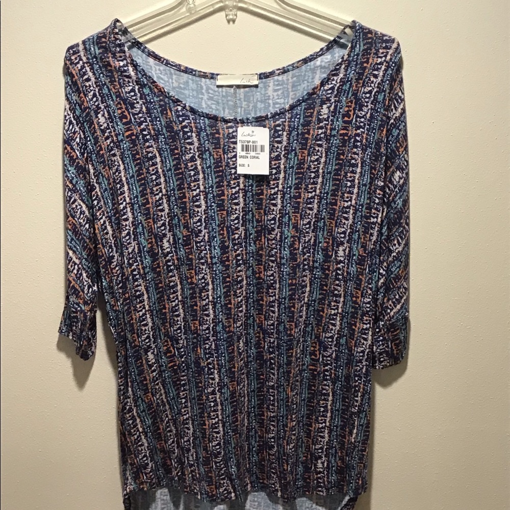 Half sleeve pattern lush top with tags. Size small